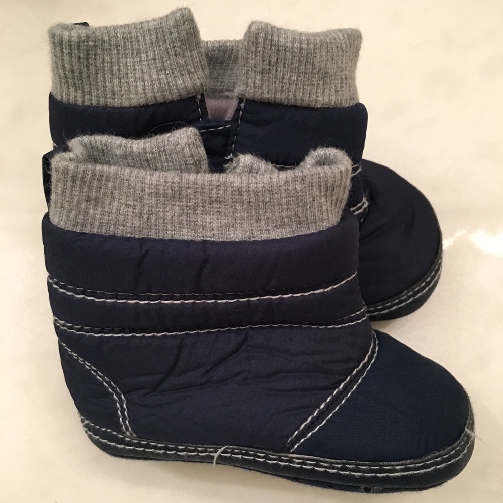 Used Old Navy 12 month infant slippers/boots
